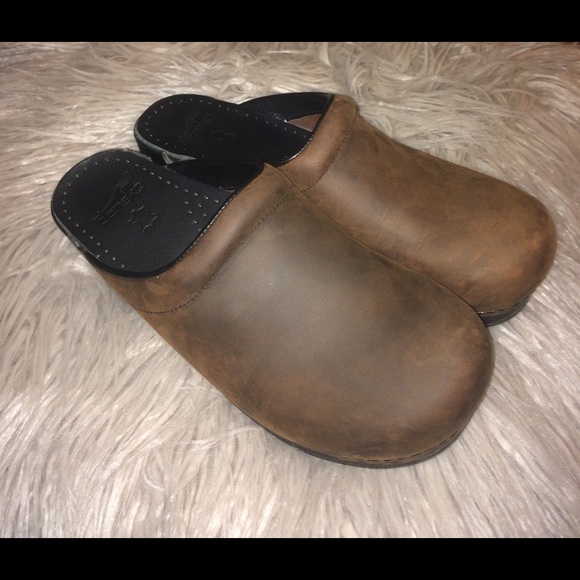 SOLD -Dansko Clogs Brown Leather Slip on, 40 US 9 - Picture 2 of 6